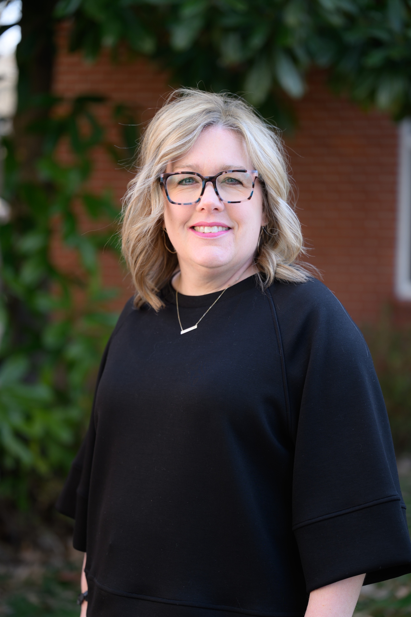 Headshot of Holly Davis