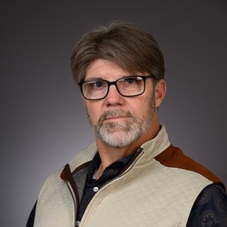 Headshot of Eric Peppers