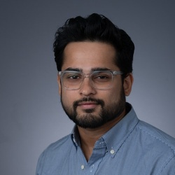 Headshot of Het Adhvaryu