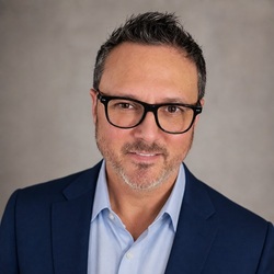 Headshot of Jeff Veal