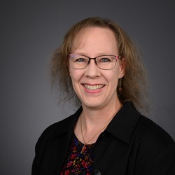 Headshot of Shann Holt